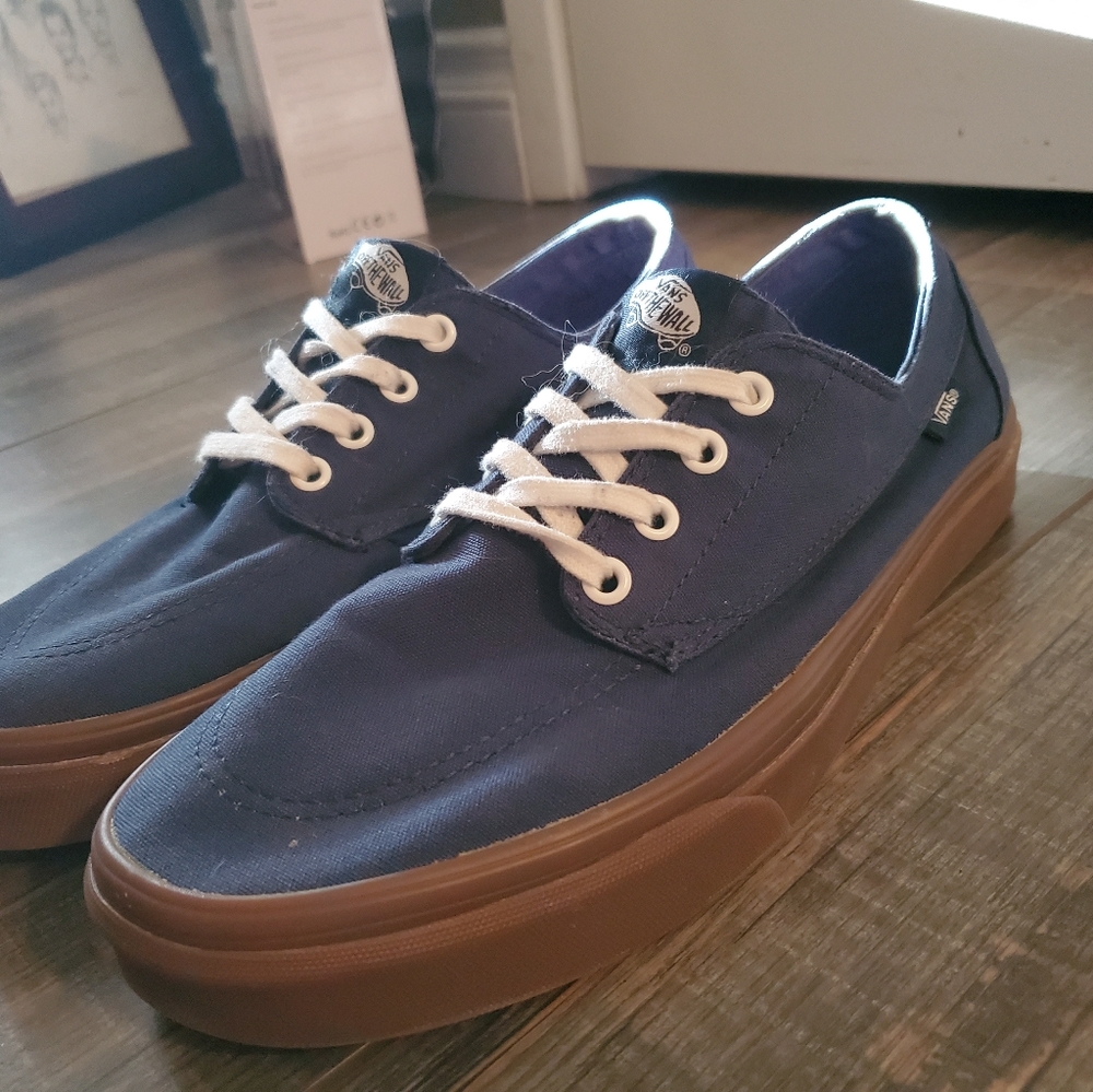 Vans - Picture 2 of 8